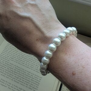 Elegant White Faux Pearl Bracelet